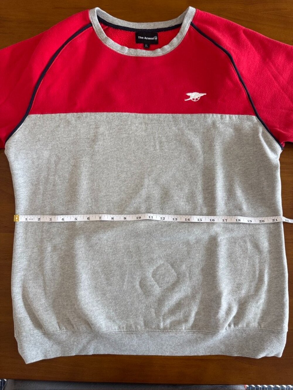 Arsenal Men's Large Gray and Red Crewneck Pullover Logo Sweatshirt